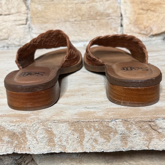 Söfft Brown Leather Woven
Slide Sandals — Women's Size
7.5 Vacation Resort Ready - Picture 6 of 10